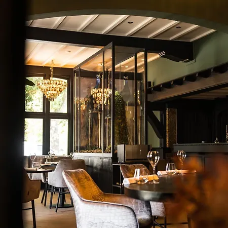 Restaurant & De Jaeger فندق